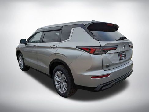 New 2026 Mitsubishi Outlander ES image 6