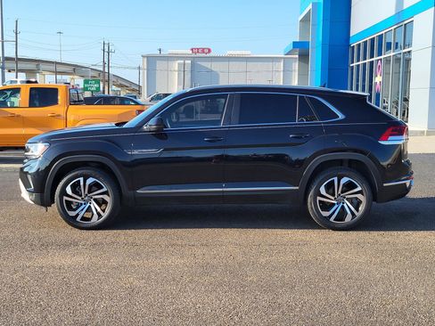 Used 2022 Volkswagen Atlas Cross Sport SEL image 2