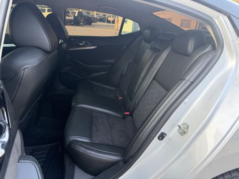 Used 2016 Nissan Maxima SR FWD image 11