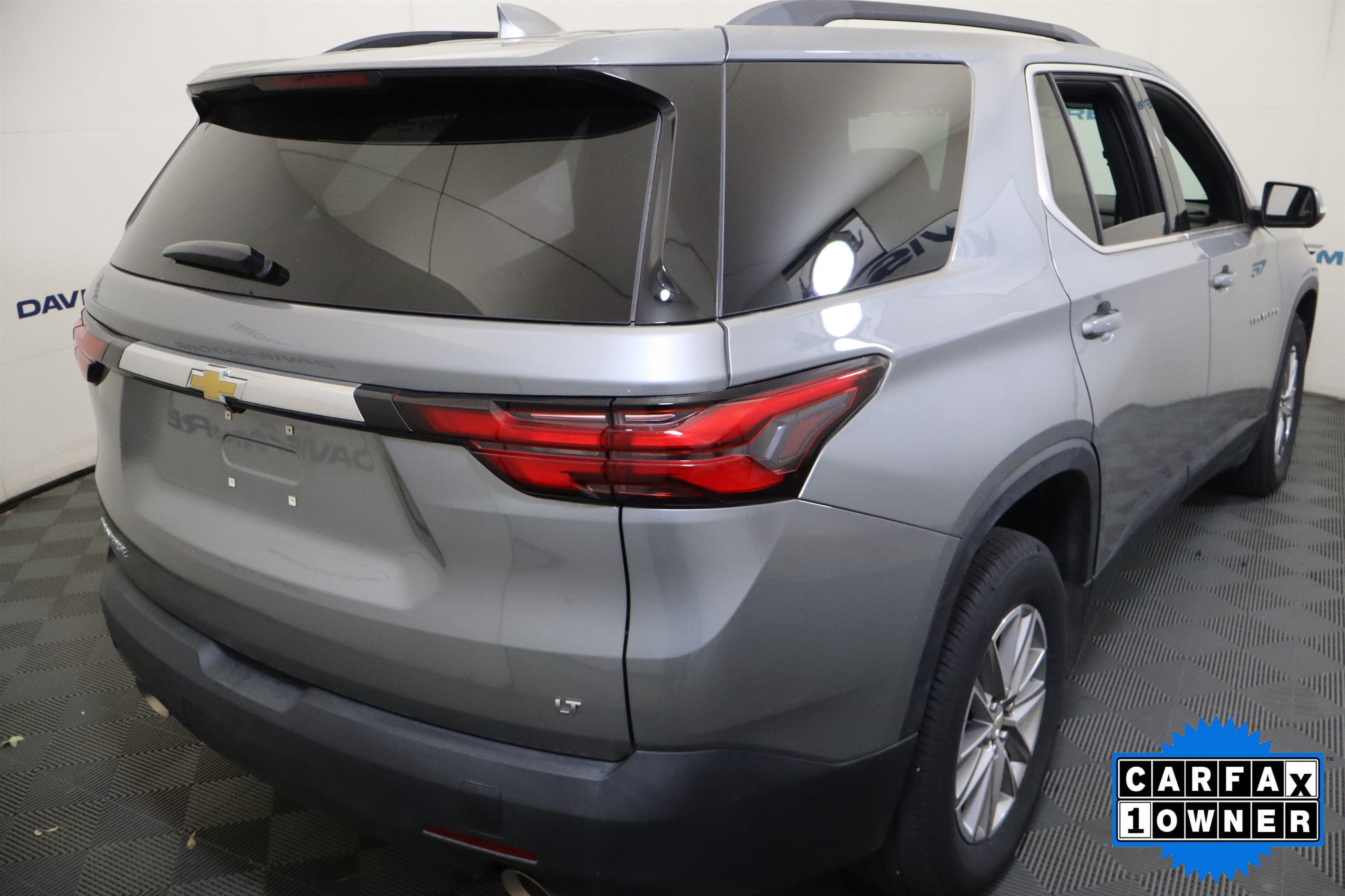 Used 2023 Chevrolet Traverse LT FWD image 6