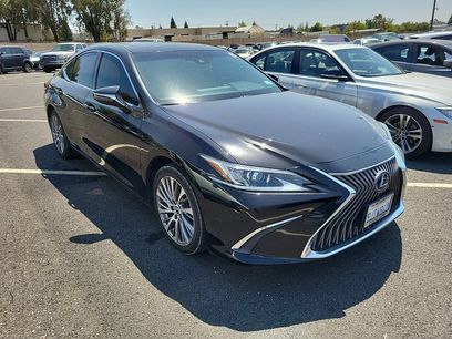 Used 2019 Lexus ES 300h w/ Premium Package