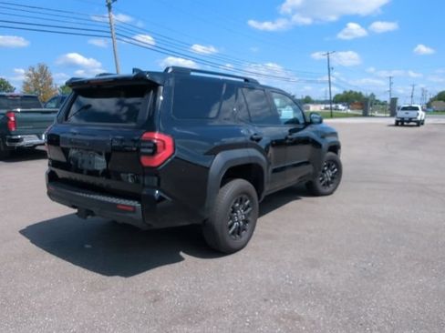 Used 2025 Toyota 4Runner SR5 AWD/4WD image 28