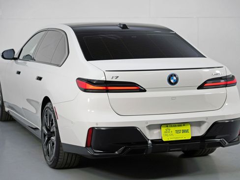 Used 2023 BMW i7 xDrive60 w/ Executive Package 2 image 63