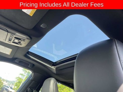 Used 2022 Toyota Highlander XSE AWD/4WD image 25