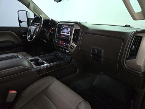 Used 2015 GMC Sierra 3500 Denali w/ Duramax Plus Package image 27