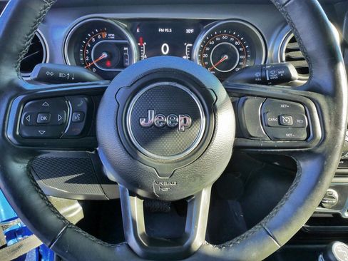 Used 2022 Jeep Gladiator Willys image 24