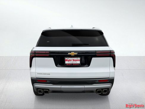 Used 2025 Chevrolet Traverse LT w/ Driver Confidence Package FWD image 5