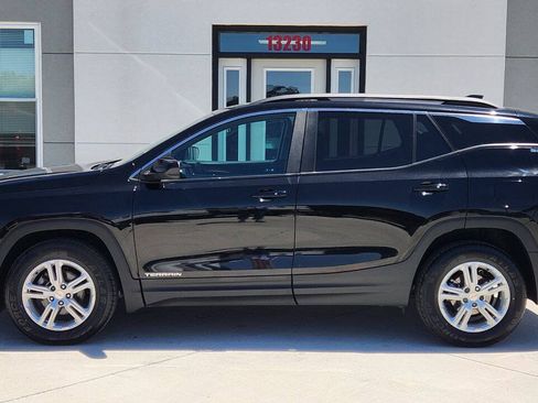 Used 2021 GMC Terrain SLE w/ Driver Convenience Package AWD/4WD image 3