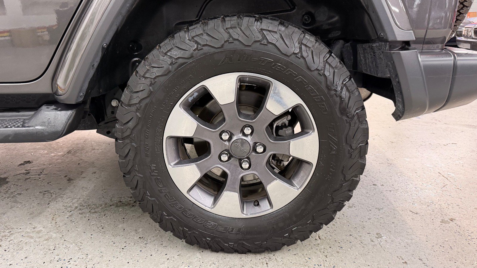 Used 2019 Jeep Wrangler Unlimited Sahara AWD/4WD image 13