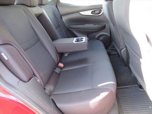 Used 2020 Nissan Rogue Sport S image 27