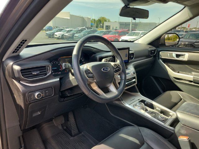 Used 2021 Ford Explorer XLT w/ Equipment Group 202A AWD/4WD image 19