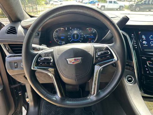 Used 2016 Cadillac Escalade ESV Platinum AWD/4WD image 21
