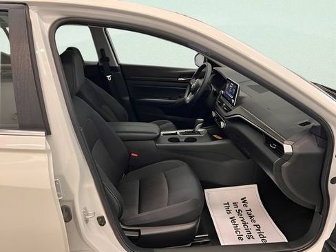 Used 2025 Nissan Altima 2.5 SV FWD image 8