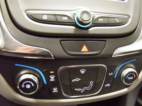 Used 2020 Chevrolet Equinox LS image 18