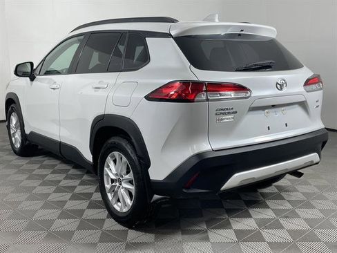 Certified 2023 Toyota Corolla Cross LE w/ Moonroof Package image 4