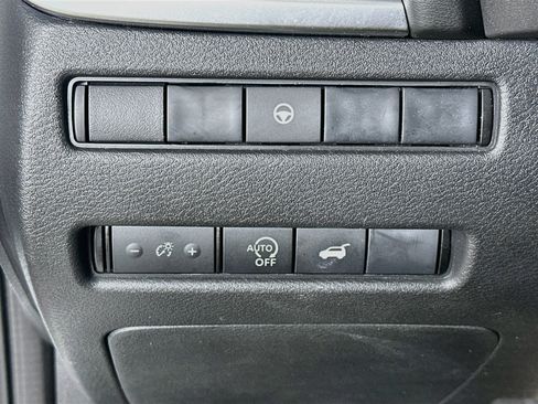 Used 2025 Nissan Rogue SV AWD/4WD image 17