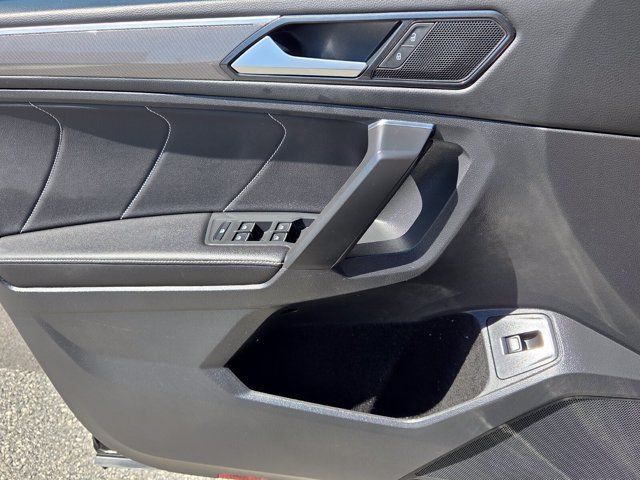 Used 2022 Volkswagen Tiguan SE R-Line FWD image 26