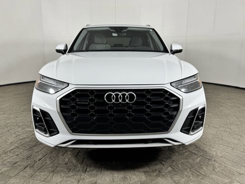 Used 2024 Audi Q5 e Premium Plus w/ Premium Plus Package image 2