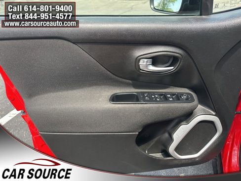 Used 2018 Jeep Renegade Latitude AWD/4WD image 8