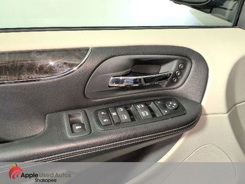 Used 2012 Chrysler Town & Country Limited w/ Luxury Group FWD image 14