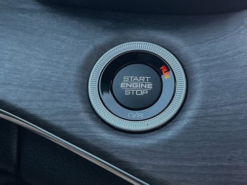 New 2024 Jeep Grand Cherokee Overland w/ Luxury Tech Group IV image 21