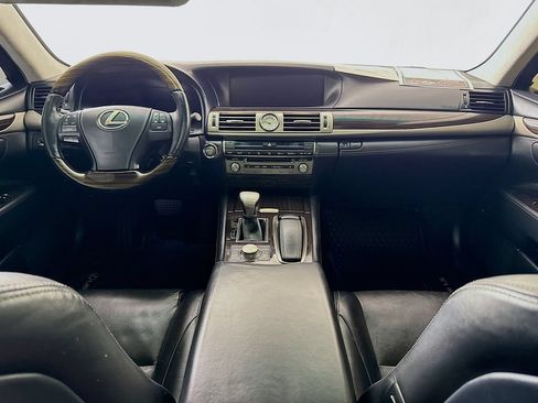 Used 2014 Lexus LS 460 w/ Comfort Package RWD image 3