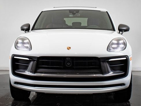 Certified 2025 Porsche Macan Turbo image 11