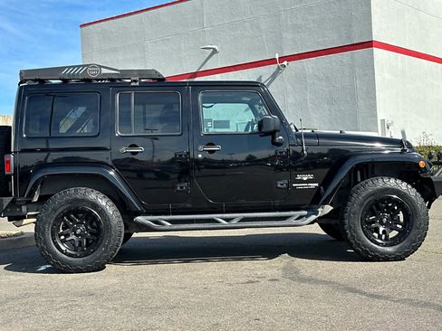 Used 2018 Jeep Wrangler Unlimited Sahara image 6