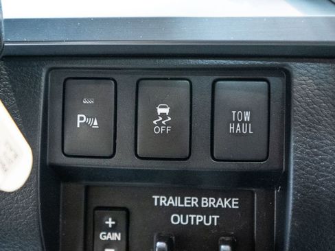 Used 2019 Toyota Tundra Platinum image 33