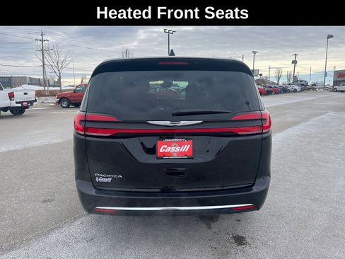 Used 2025 Chrysler Pacifica Select image 5