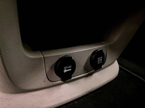 Used 2019 Dodge Grand Caravan SE image 32