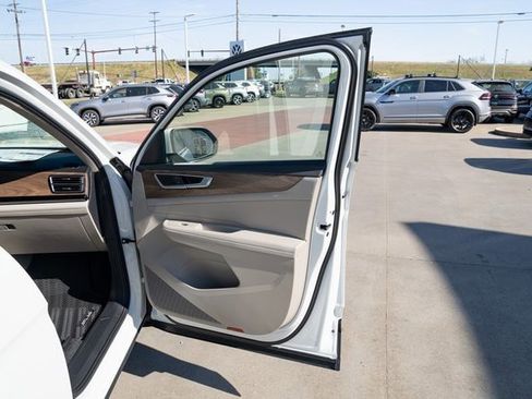 New 2026 Volkswagen Atlas SE image 14