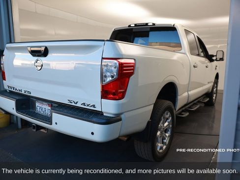 Used 2021 Nissan Titan SV w/ SV Convenience Package image 7
