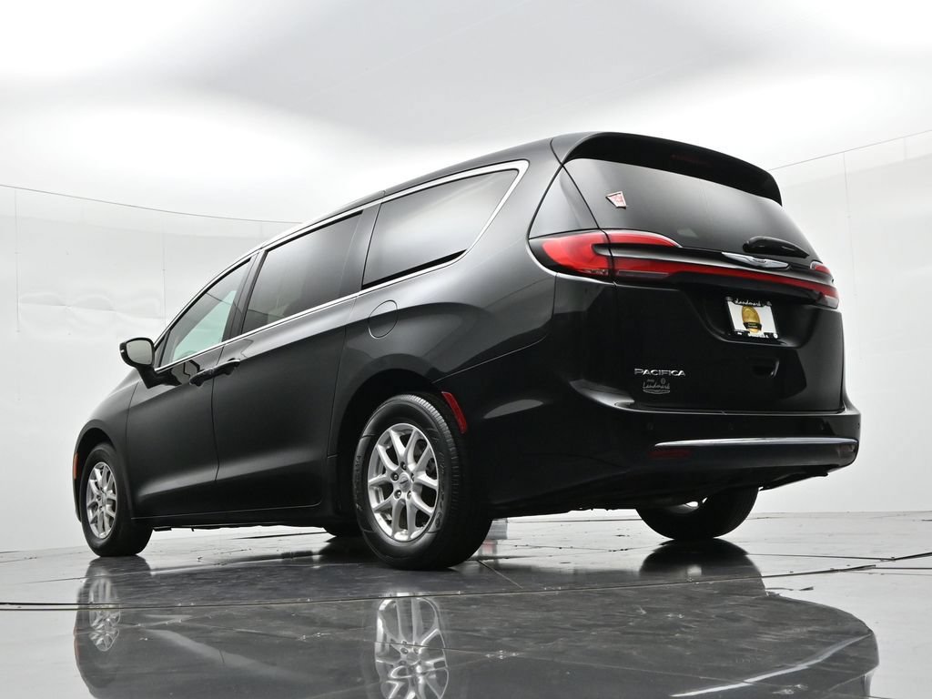 Used 2023 Chrysler Pacifica Touring-L FWD image 30