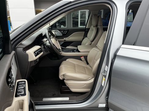 Used 2023 Lincoln Aviator Reserve w/ Equipment Group 201A image 9