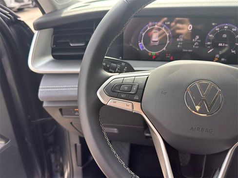 New 2026 Volkswagen Tiguan SE image 14