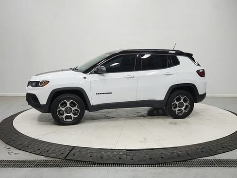 Used 2022 Jeep Compass Trailhawk w/ Trailhawk Convenience Group AWD/4WD image 4