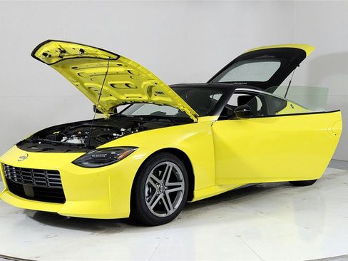 Used 2024 Nissan Z Sport w/ Floor Mat Package RWD image 12