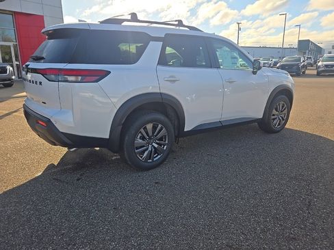 New 2025 Nissan Pathfinder SV w/ Black Appearance Package image 7
