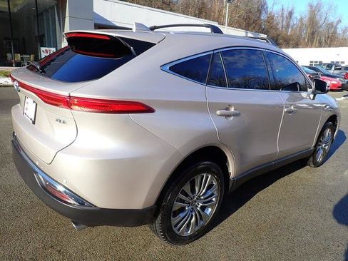 Certified 2023 Toyota Venza XLE image 4