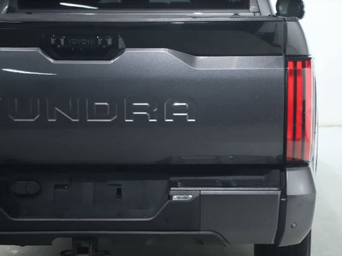 Used 2024 Toyota Tundra Platinum AWD/4WD image 47