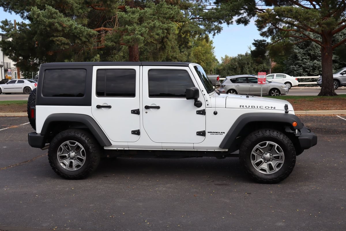 Used 2015 Jeep Wrangler Unlimited Rubicon w/ Connectivity Group AWD/4WD image 3