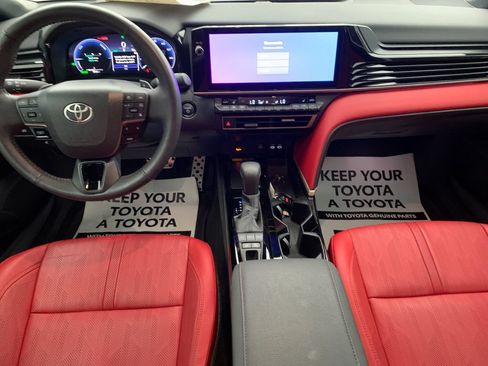 Used 2025 Toyota Camry XSE FWD image 16