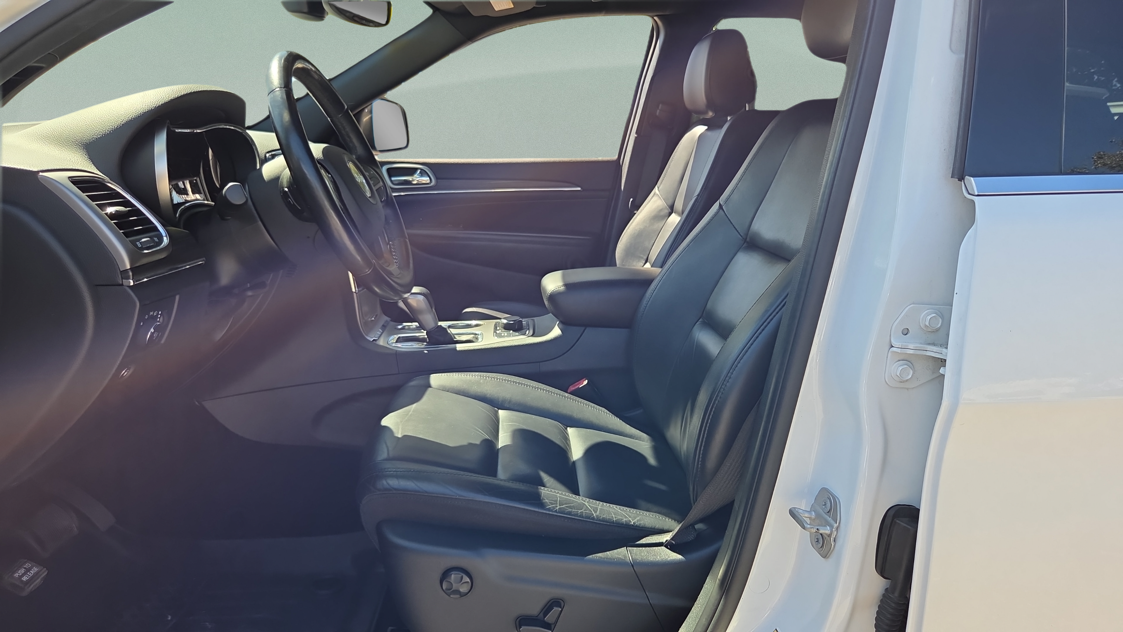Used 2020 Jeep Grand Cherokee Limited AWD/4WD image 10