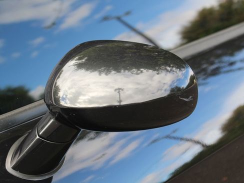 Used 2010 Dodge Challenger SE image 30