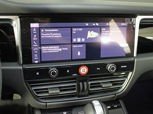 Used 2025 Porsche Macan image 26