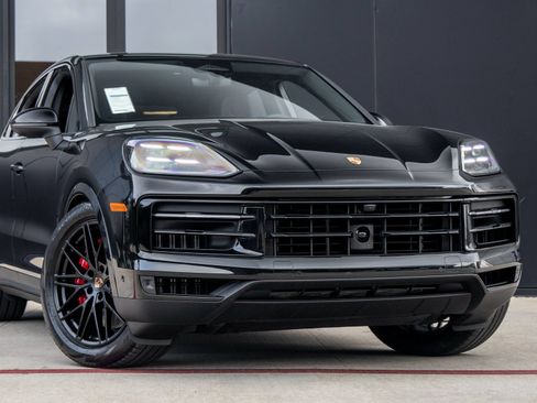 Certified 2026 Porsche Cayenne S AWD/4WD image 9