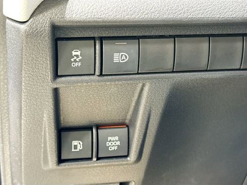 Used 2025 Toyota Sienna LE image 12