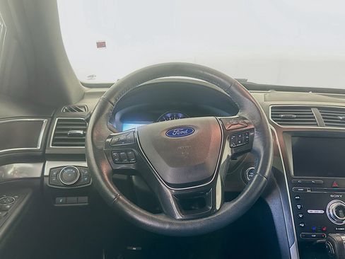 Used 2018 Ford Explorer Limited image 17