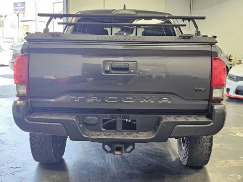 Used 2019 Toyota Tacoma TRD Off-Road w/ TRD Premium Off Road Package AWD/4WD image 3